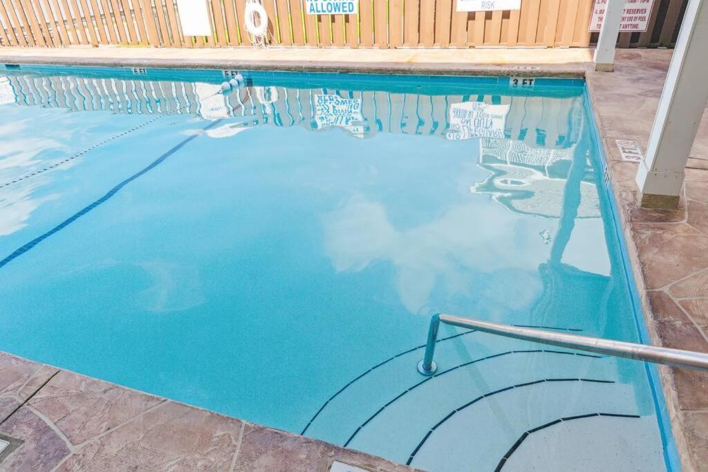 Right Across Beach Pool View Private Balcony By Zen Living Short Term Rental Myrtle Beach Exteriér fotografie